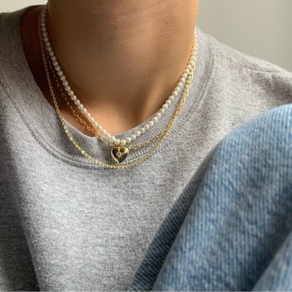 Shell pearl necklace with 14k gold plated charm - Picture 3 of 3